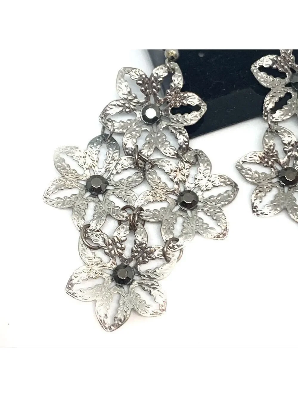 𝅺NEW-SILVER Flowers Rhinestones Chandelier Earrings